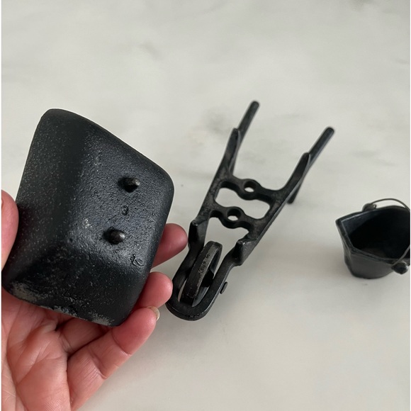 Vintage cast iron wheel barrel & bucket set - Picture 5 of 5